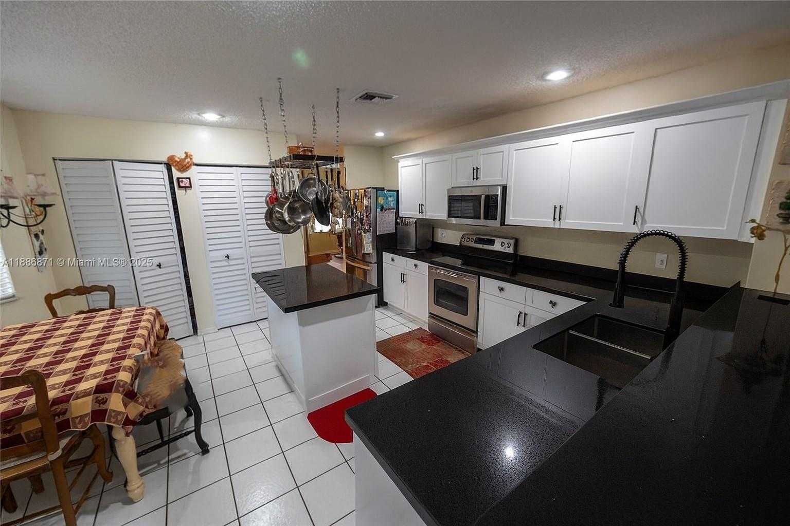 Small Image of 10740 SOUTH WEST 14TH CT, Davie Number 12