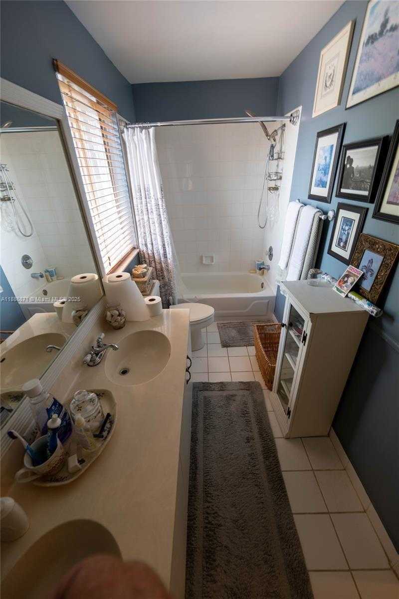 Small Image of 10740 SOUTH WEST 14TH CT, Davie Number 25