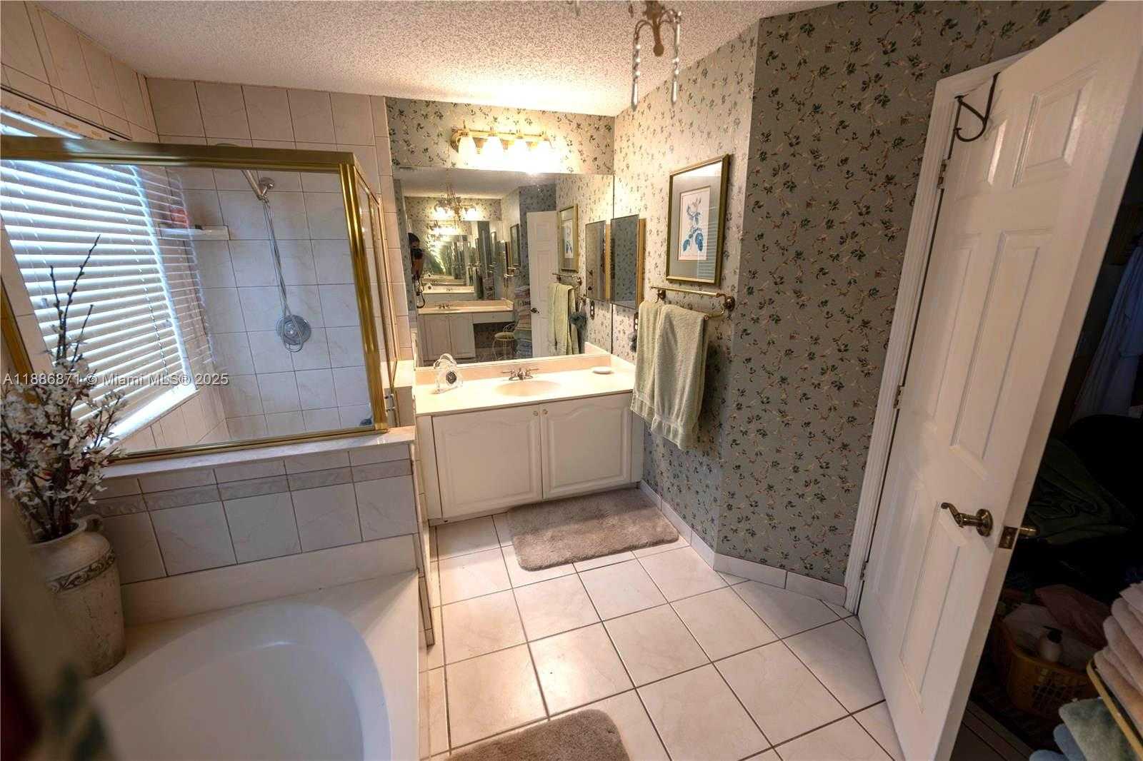 Small Image of 10740 SOUTH WEST 14TH CT, Davie Number 30