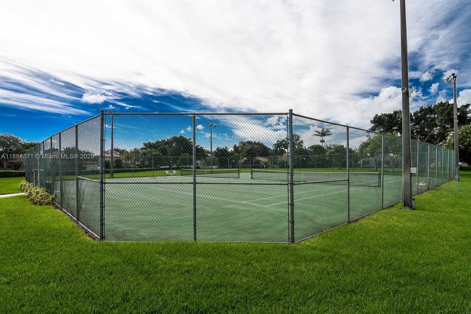 Small Image of 10740 SOUTH WEST 14TH CT, Davie Number 36