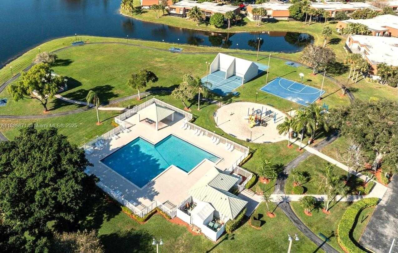 Small Image of 10740 SOUTH WEST 14TH CT, Davie Number 37
