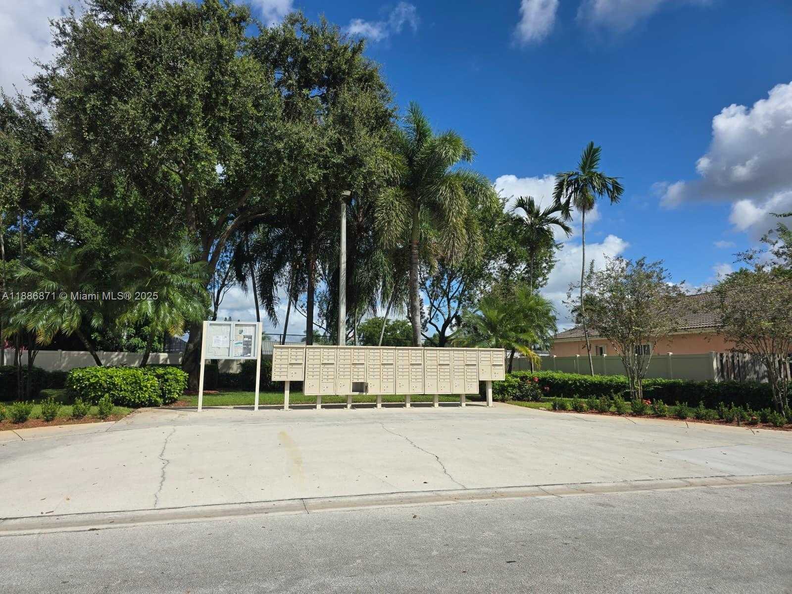 Small Image of 10740 SOUTH WEST 14TH CT, Davie Number 38