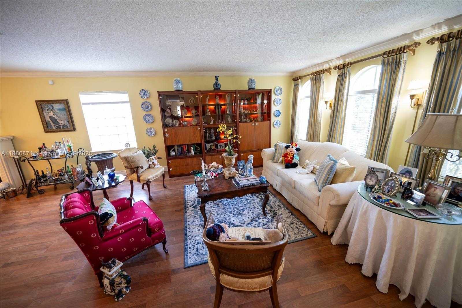 Small Image of 10740 SOUTH WEST 14TH CT, Davie Number 5