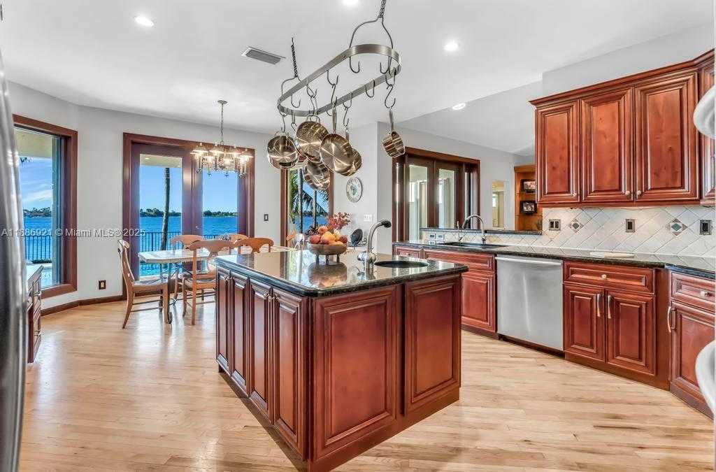 Small Image of 18112 NORTH WEST 15TH CT, Pembroke Pines Number 13