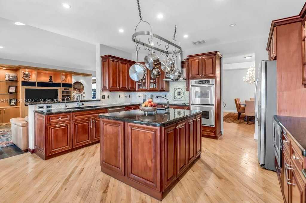Small Image of 18112 NORTH WEST 15TH CT, Pembroke Pines Number 14