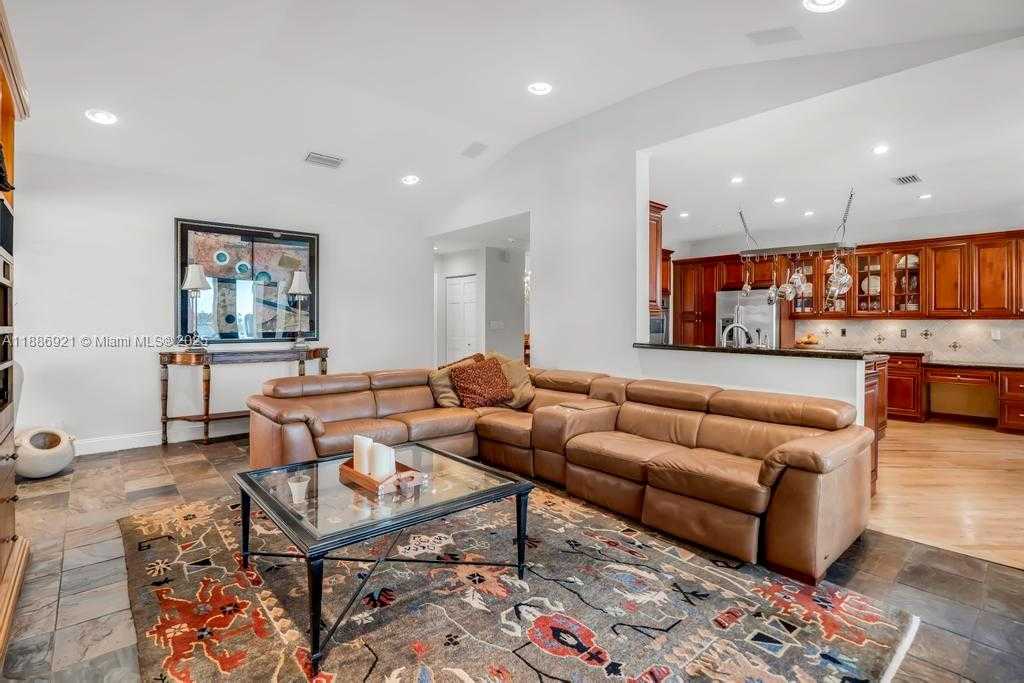 Small Image of 18112 NORTH WEST 15TH CT, Pembroke Pines Number 19