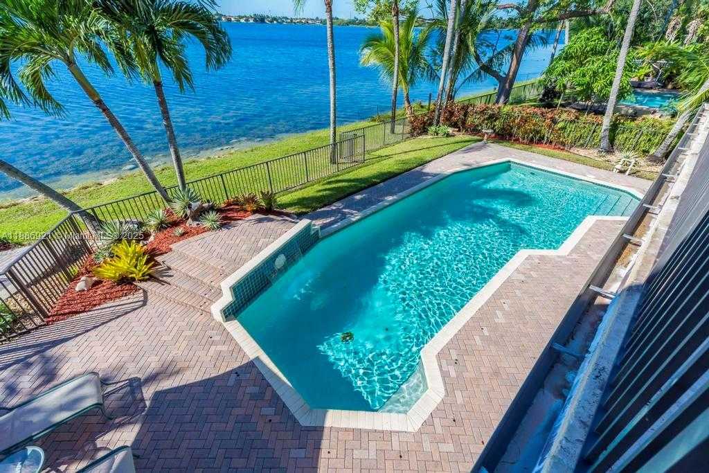 Small Image of 18112 NORTH WEST 15TH CT, Pembroke Pines Number 60