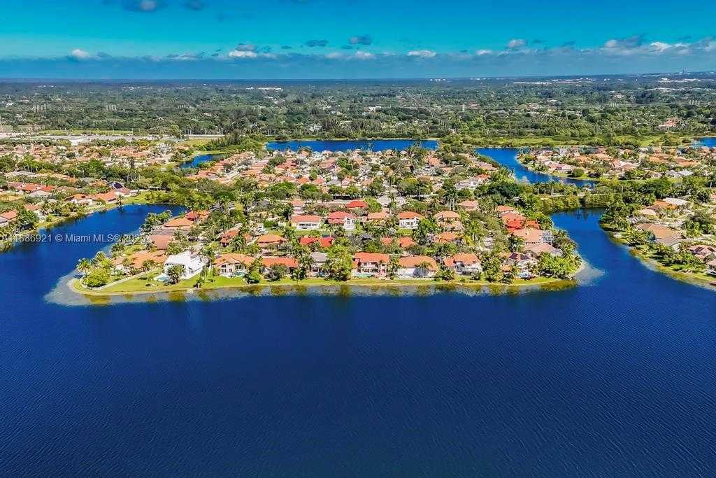Small Image of 18112 NORTH WEST 15TH CT, Pembroke Pines Number 75