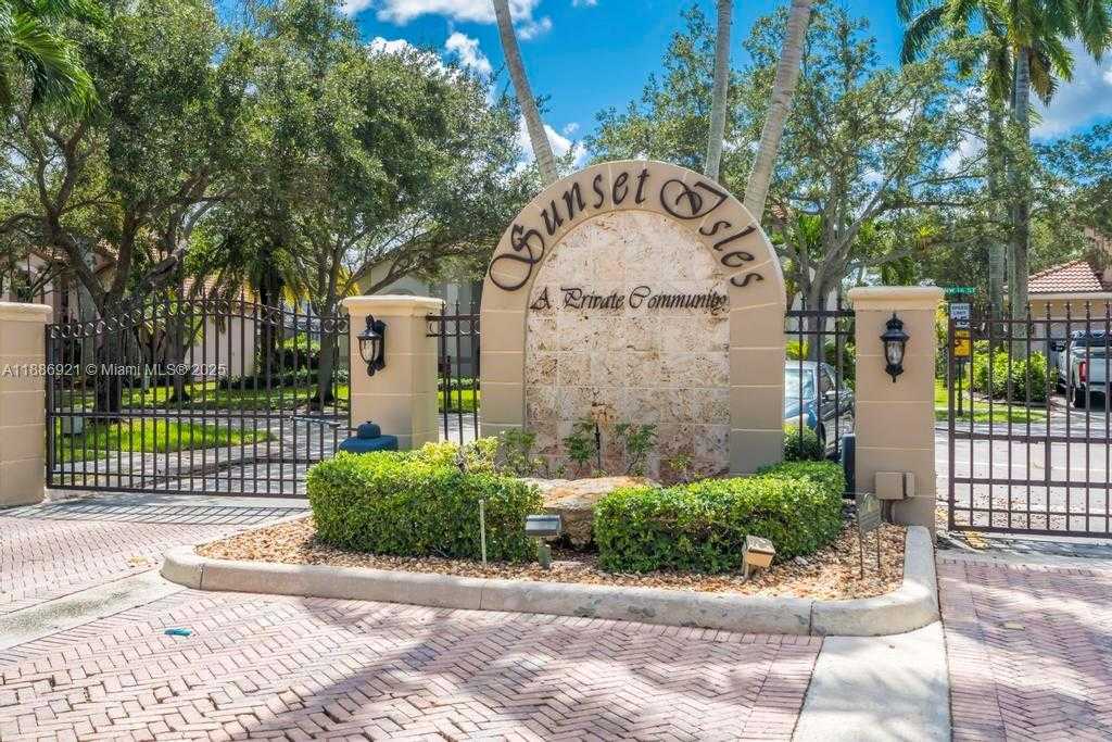 Small Image of 18112 NORTH WEST 15TH CT, Pembroke Pines Number 80