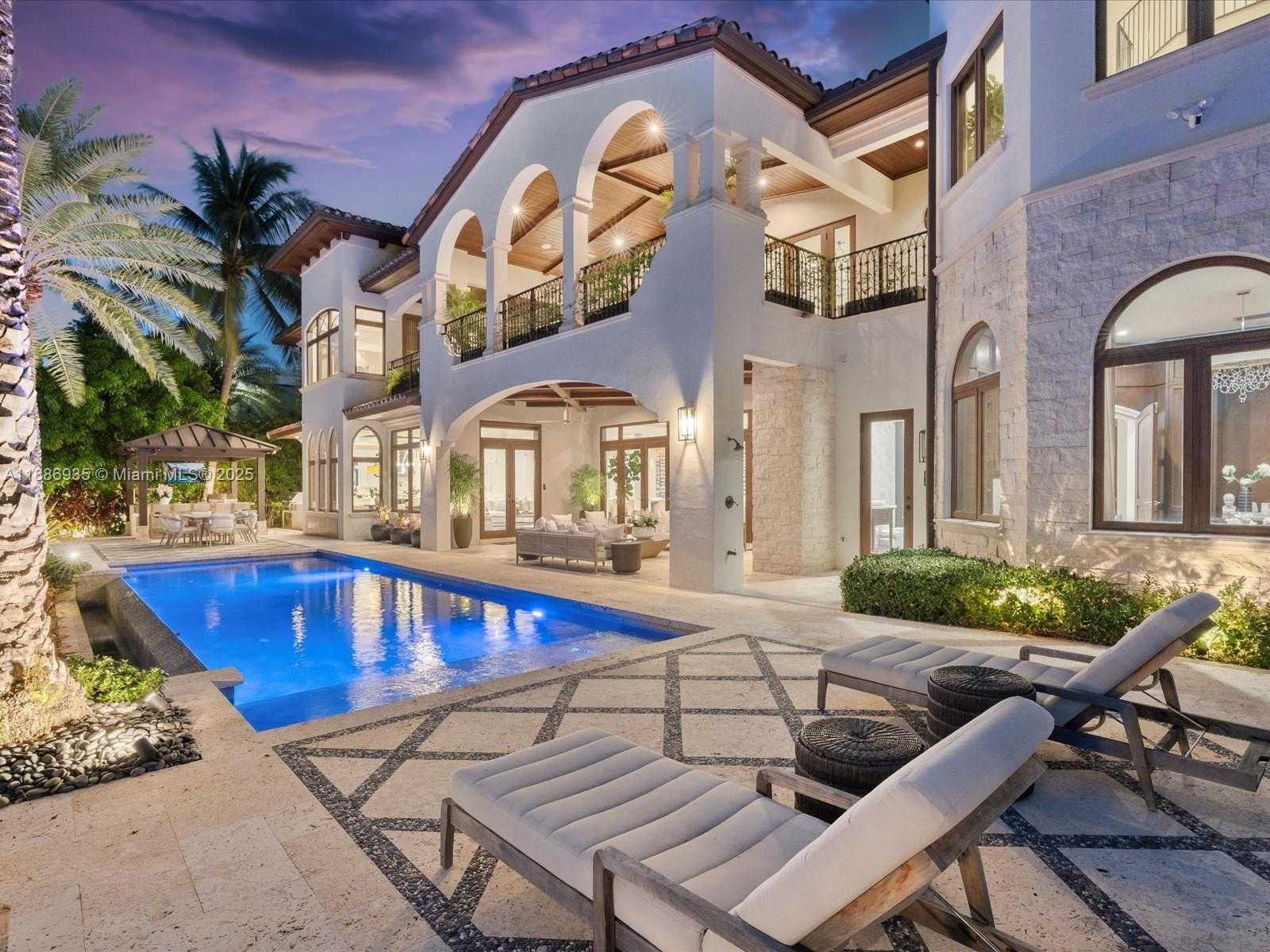 Small Image of 821 SOLAR ISLE DR, Fort Lauderdale Number 3