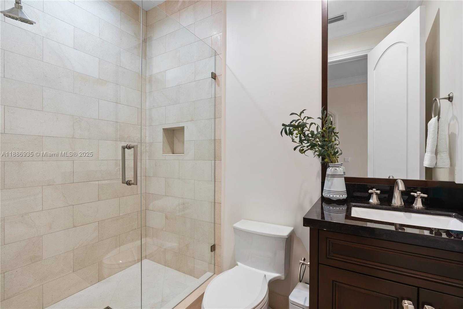 Small Image of 821 SOLAR ISLE DR, Fort Lauderdale Number 39