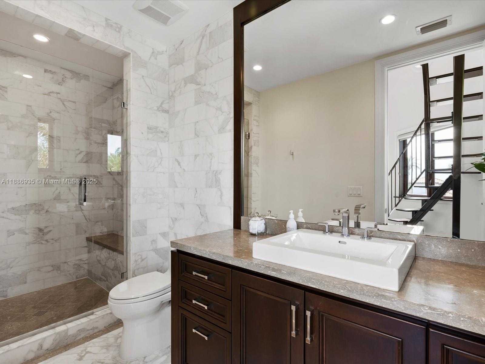Small Image of 821 SOLAR ISLE DR, Fort Lauderdale Number 70