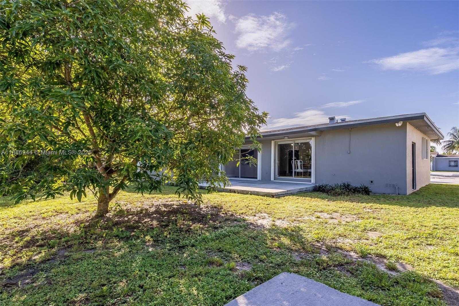 Small Image of 1465 NORTH WEST 181ST ST, Miami Gardens Number 11
