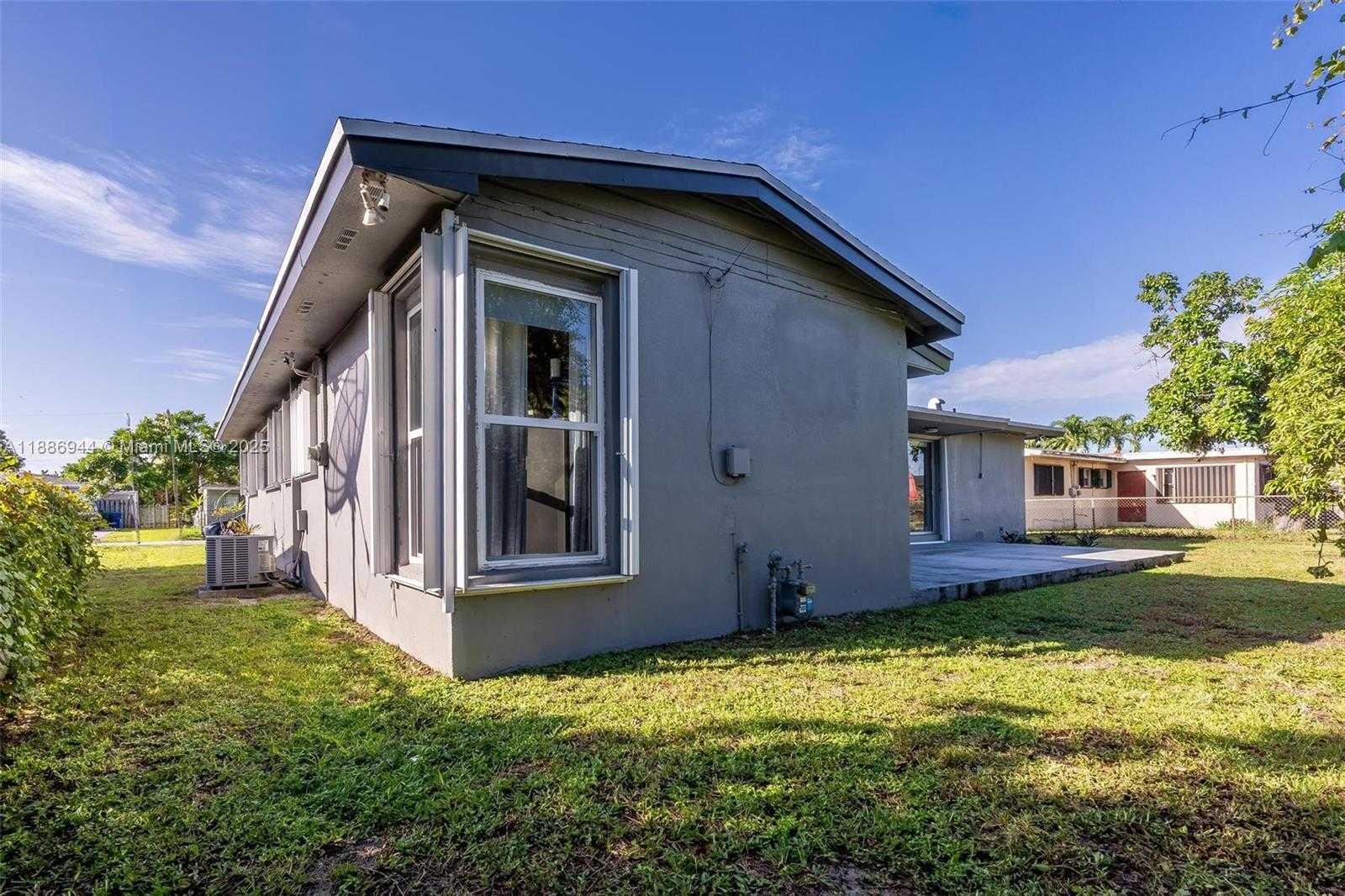 Small Image of 1465 NORTH WEST 181ST ST, Miami Gardens Number 13