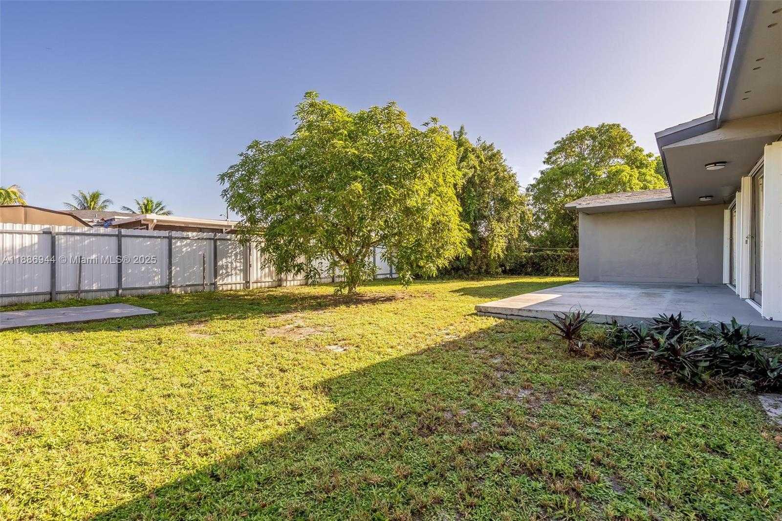 Small Image of 1465 NORTH WEST 181ST ST, Miami Gardens Number 14