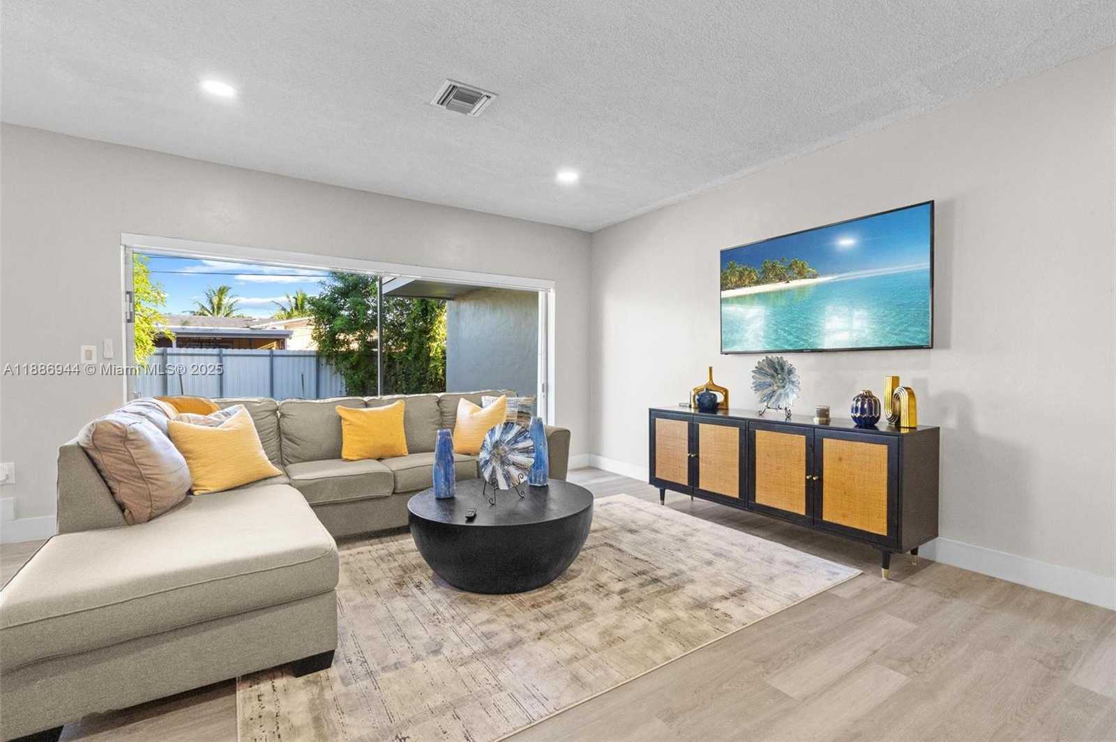 Small Image of 1465 NORTH WEST 181ST ST, Miami Gardens Number 2