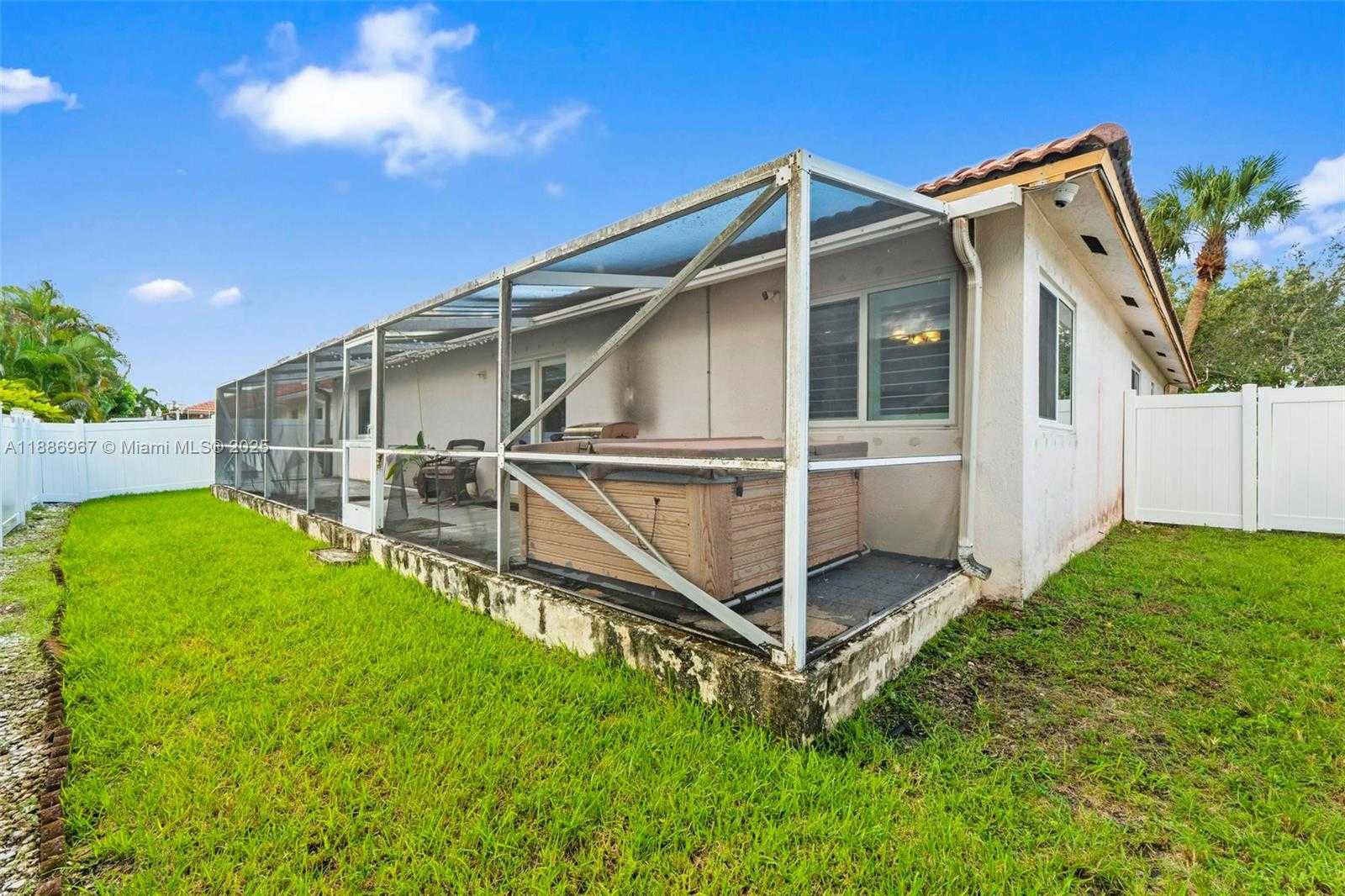 Small Image of 16898 CRESTVIEW LN, Weston Number 14