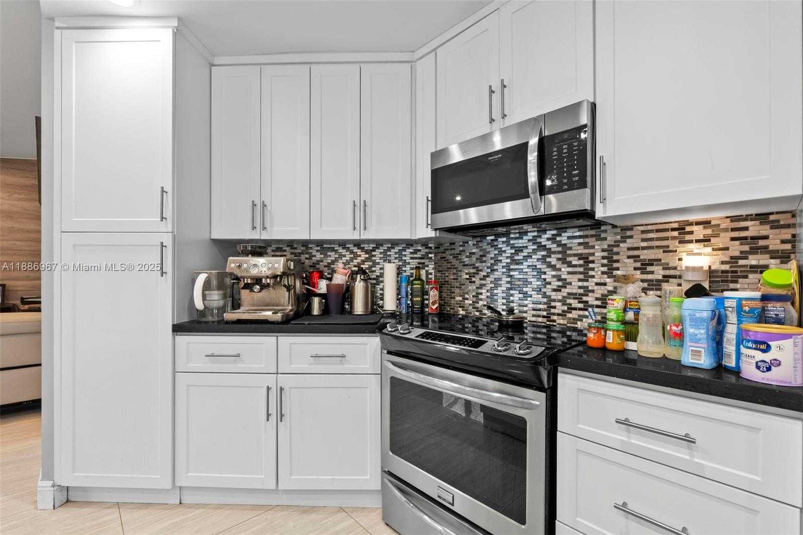 Small Image of 16898 CRESTVIEW LN, Weston Number 17