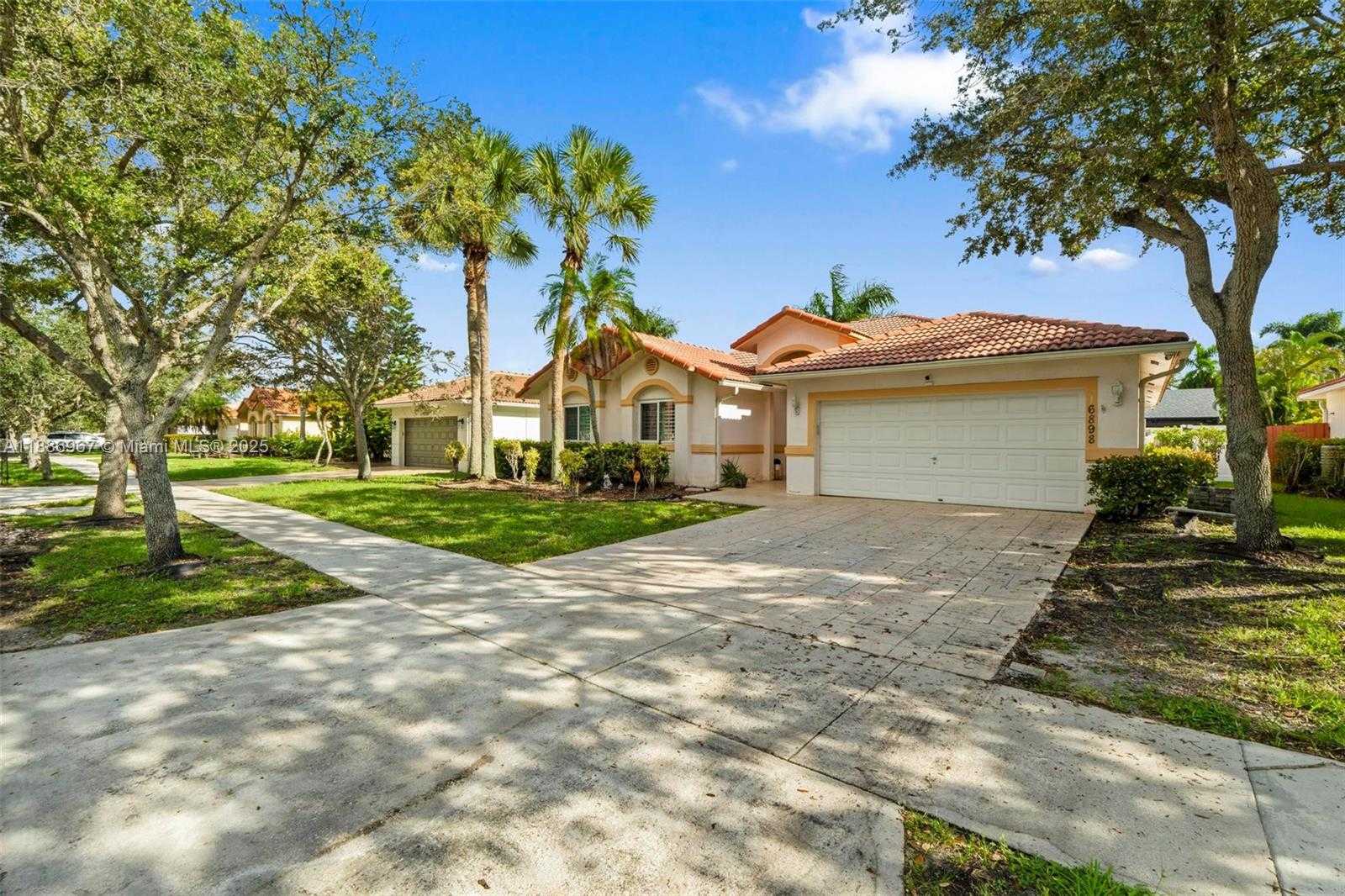 Small Image of 16898 CRESTVIEW LN, Weston Number 2