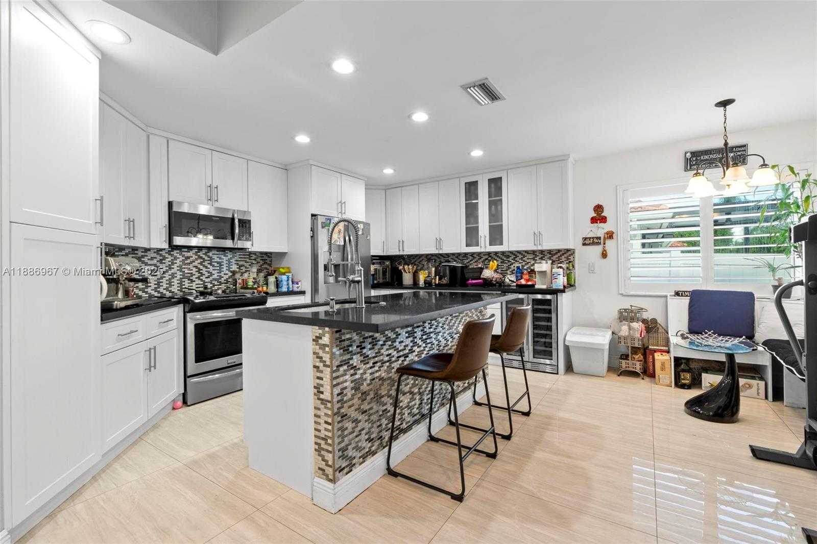 Small Image of 16898 CRESTVIEW LN, Weston Number 20