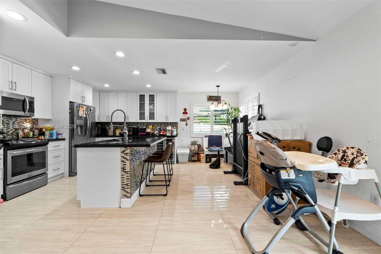 Small Image of 16898 CRESTVIEW LN, Weston Number 21