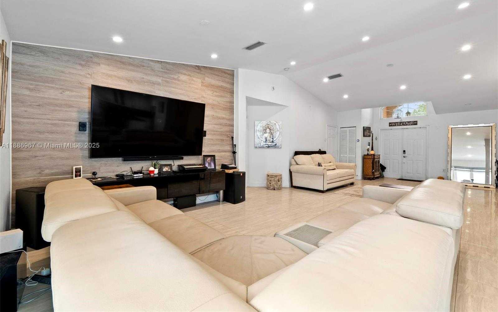 Small Image of 16898 CRESTVIEW LN, Weston Number 22