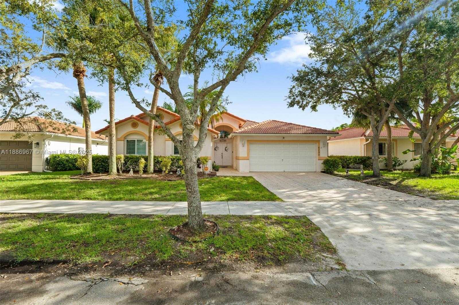 Small Image of 16898 CRESTVIEW LN, Weston Number 3