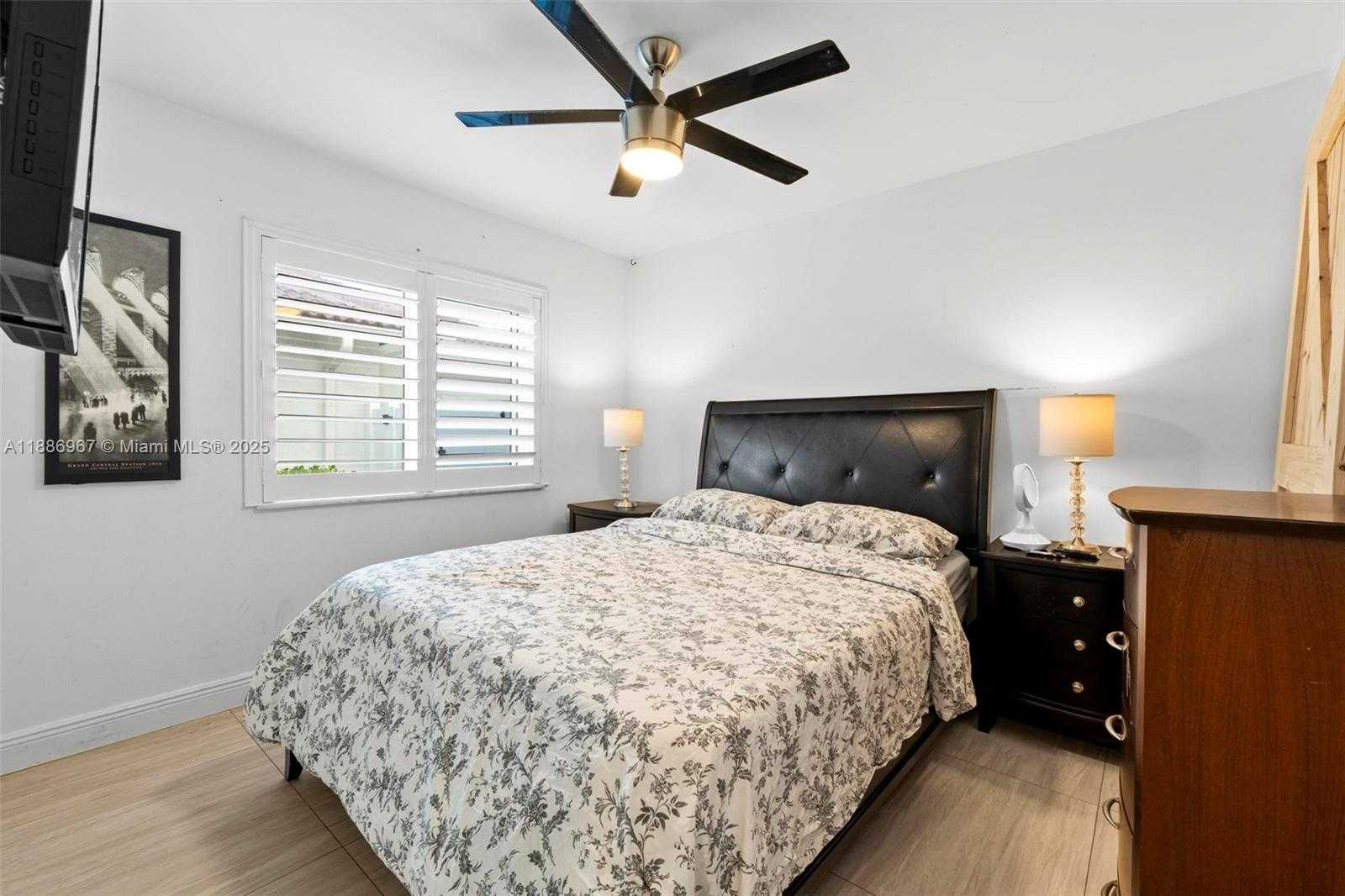 Small Image of 16898 CRESTVIEW LN, Weston Number 7