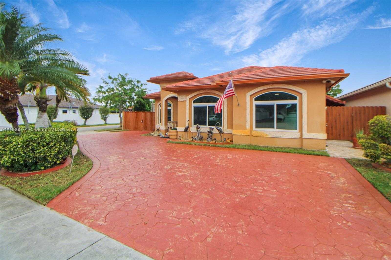 Small Image of 7897 NORTH WEST 200TH TER, Hialeah Number 4