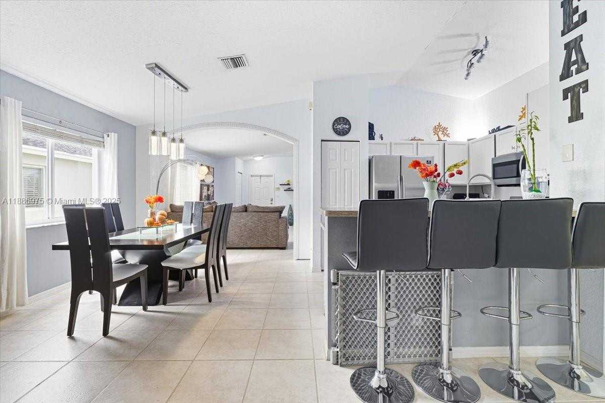 Small Image of 4642 SOUTH WEST 12TH CT, Deerfield Beach Number 14