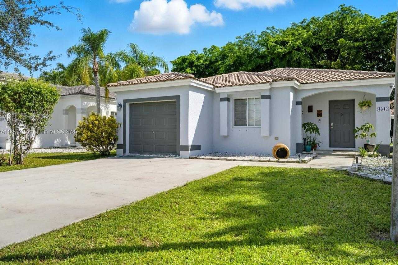 Small Image of 4642 SOUTH WEST 12TH CT, Deerfield Beach Number 2
