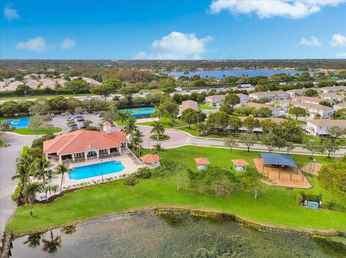 Small Image of 4642 SOUTH WEST 12TH CT, Deerfield Beach Number 32