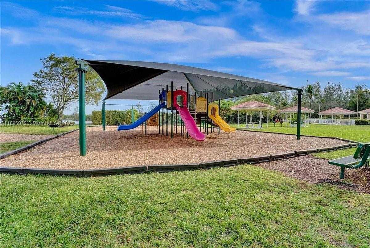 Small Image of 4642 SOUTH WEST 12TH CT, Deerfield Beach Number 46