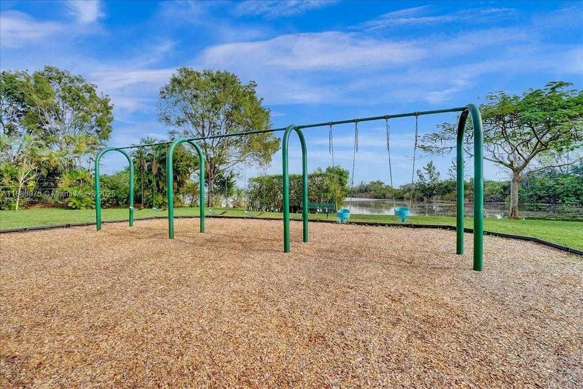 Small Image of 4642 SOUTH WEST 12TH CT, Deerfield Beach Number 47