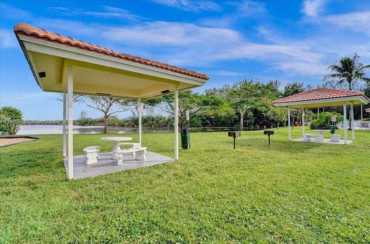 Small Image of 4642 SOUTH WEST 12TH CT, Deerfield Beach Number 48