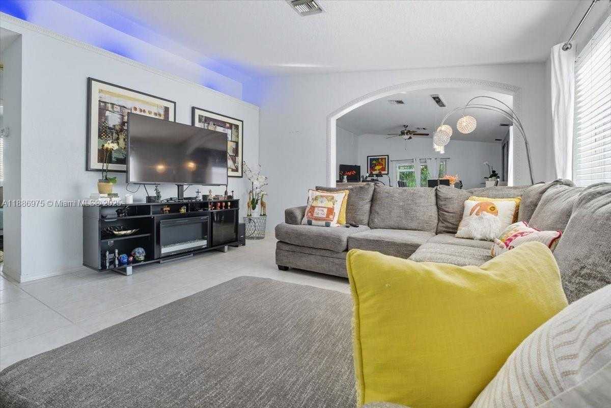 Small Image of 4642 SOUTH WEST 12TH CT, Deerfield Beach Number 5