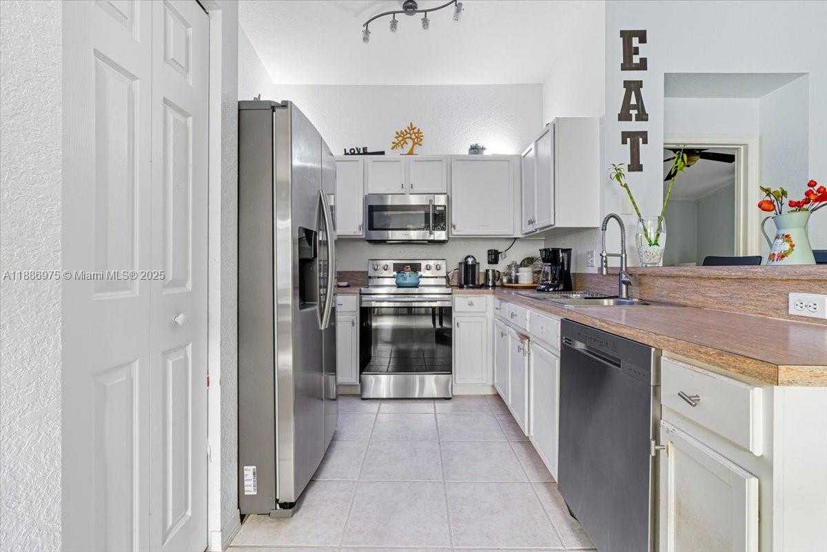 Small Image of 4642 SOUTH WEST 12TH CT, Deerfield Beach Number 8