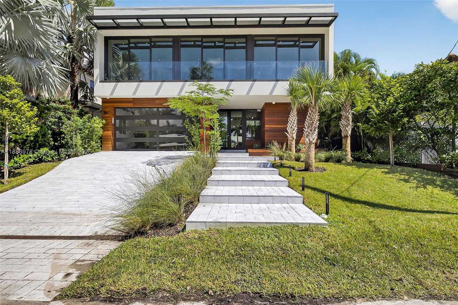 Small Image of 620 SOLAR ISLE DR, Fort Lauderdale Number 2