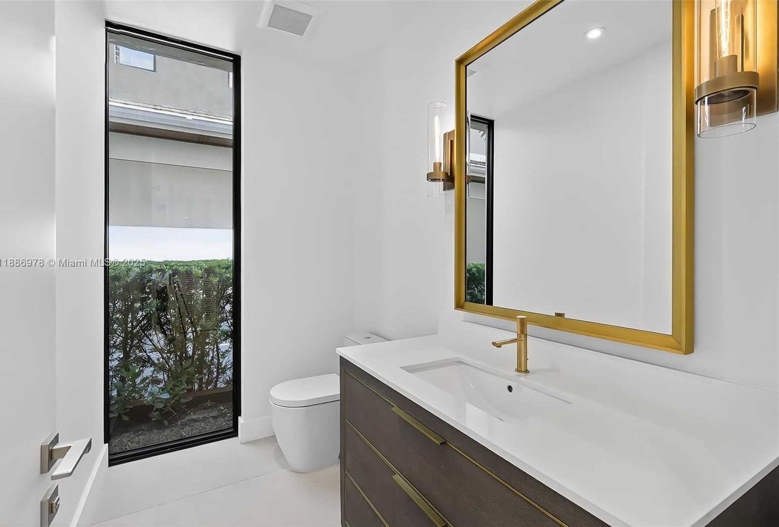 Small Image of 620 SOLAR ISLE DR, Fort Lauderdale Number 36