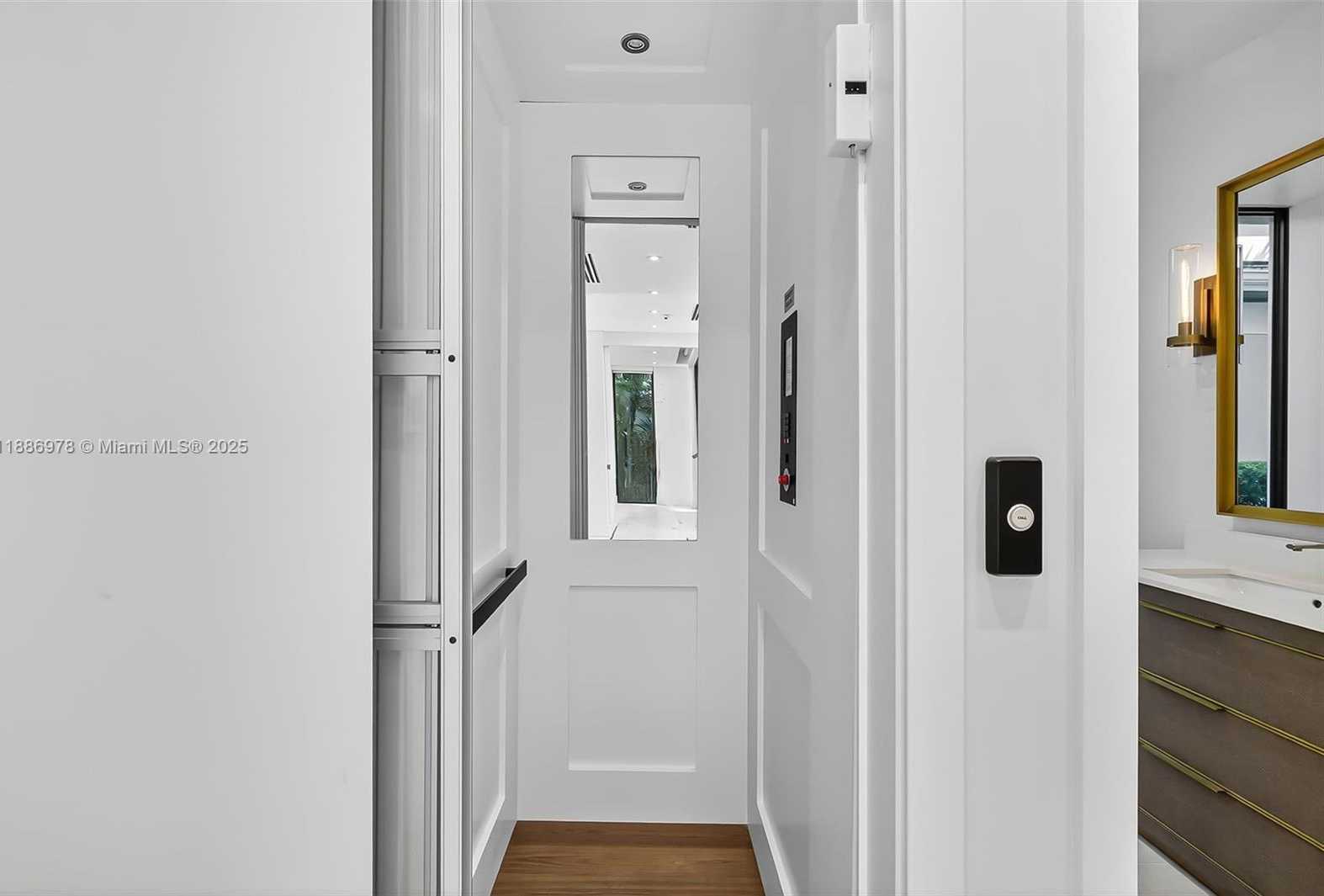Small Image of 620 SOLAR ISLE DR, Fort Lauderdale Number 37