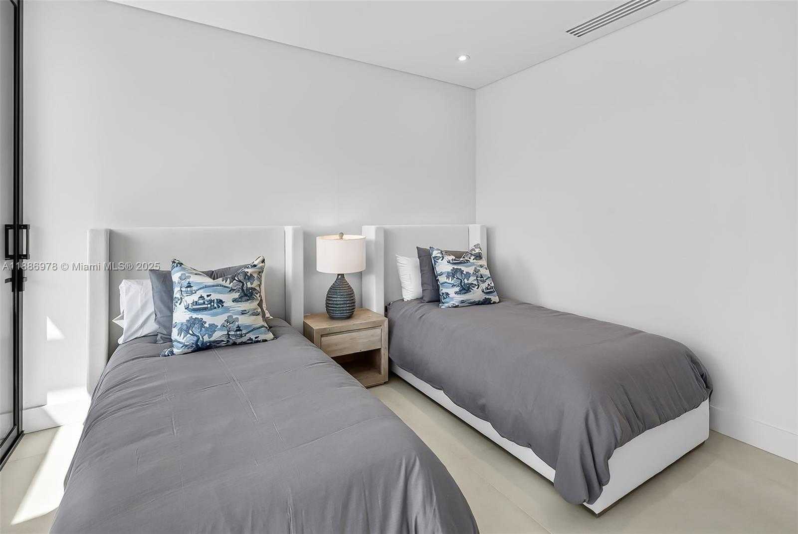 Small Image of 620 SOLAR ISLE DR, Fort Lauderdale Number 58