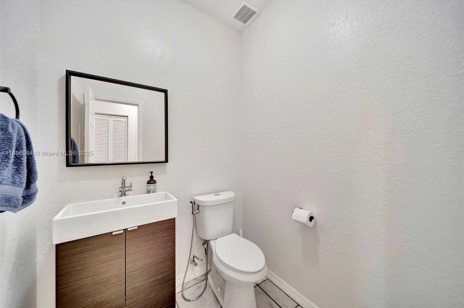 Small Image of 126 CAMERON CT, Weston Number 43