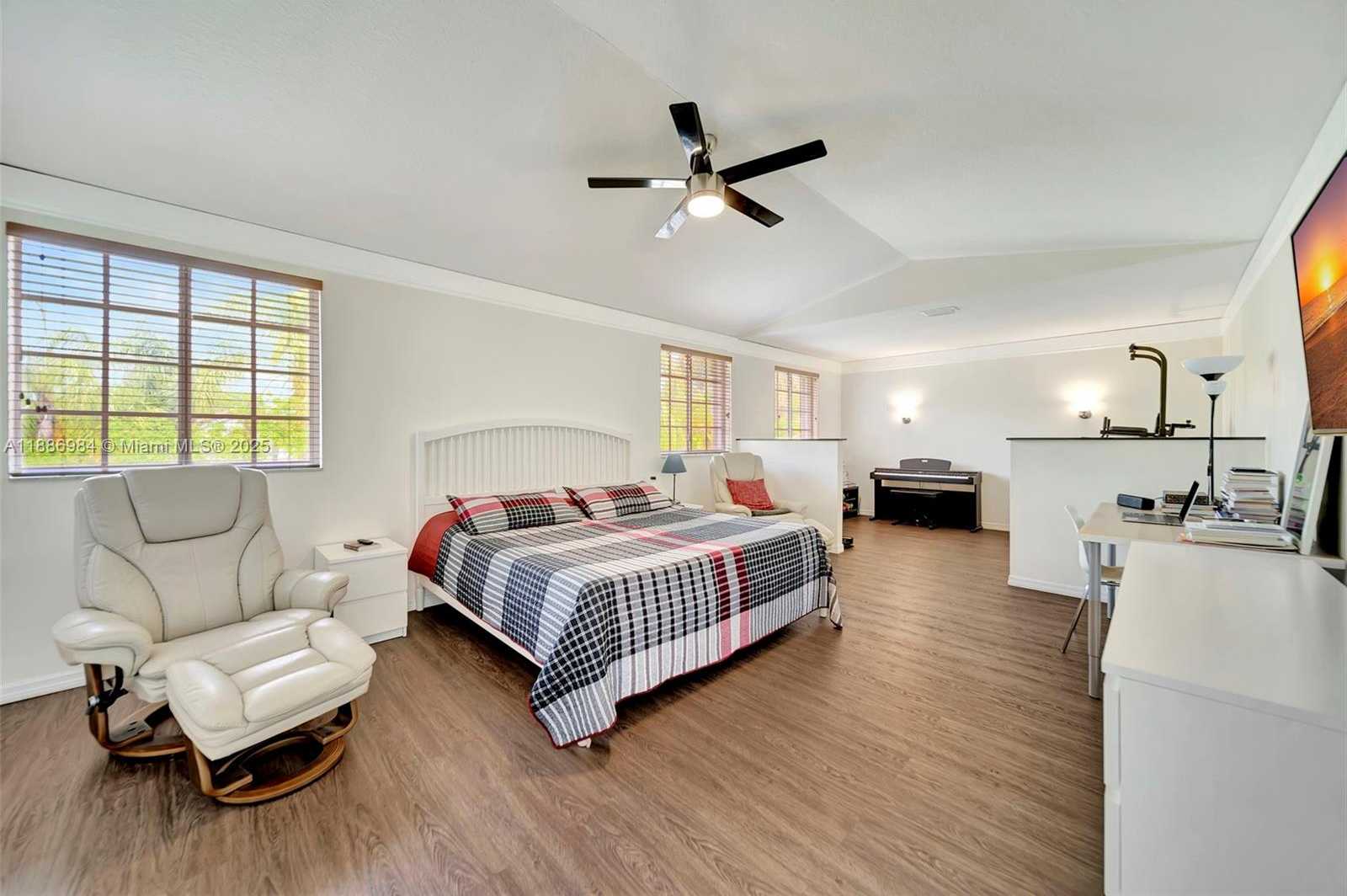 Small Image of 126 CAMERON CT, Weston Number 53
