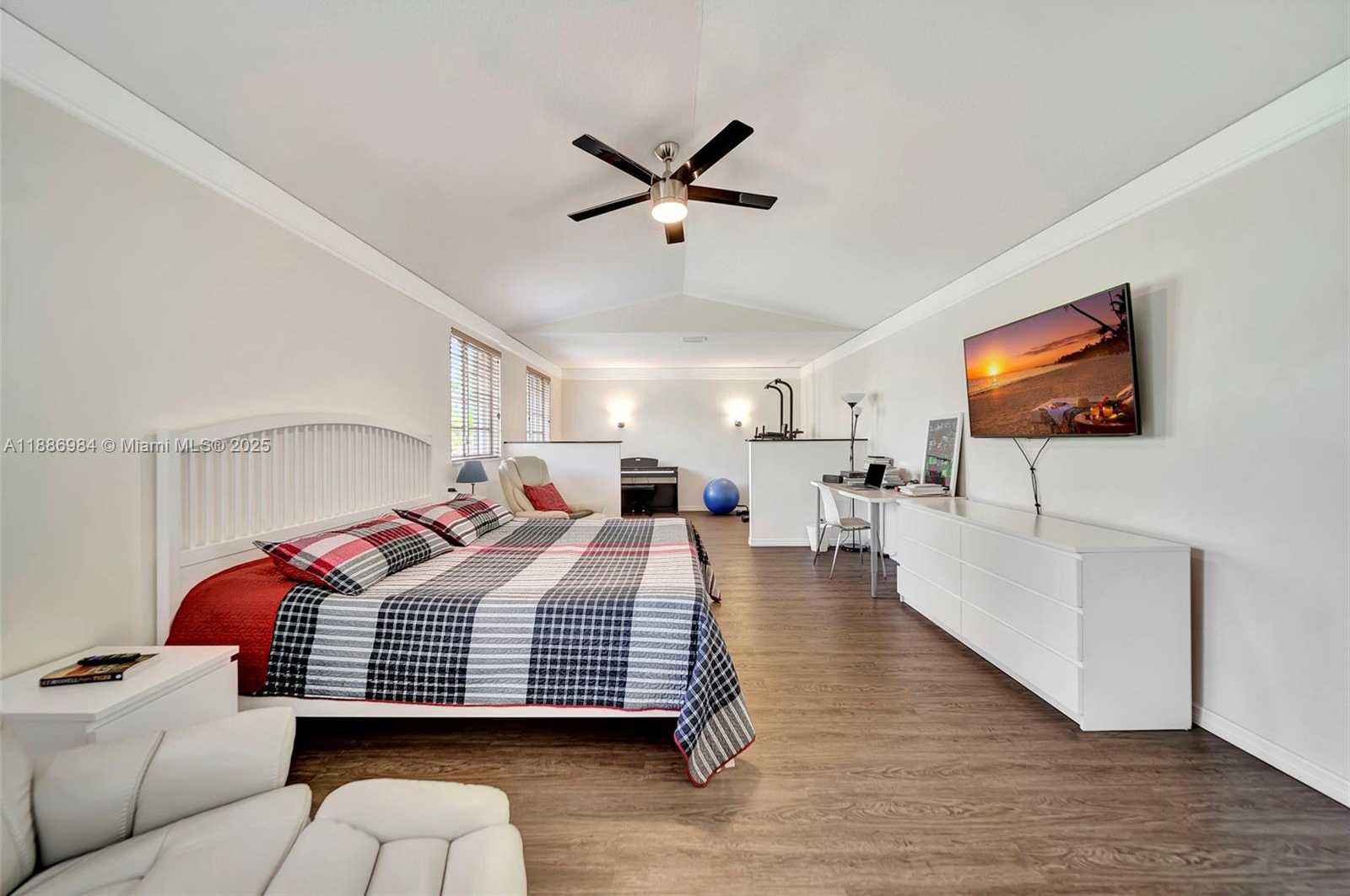 Small Image of 126 CAMERON CT, Weston Number 54