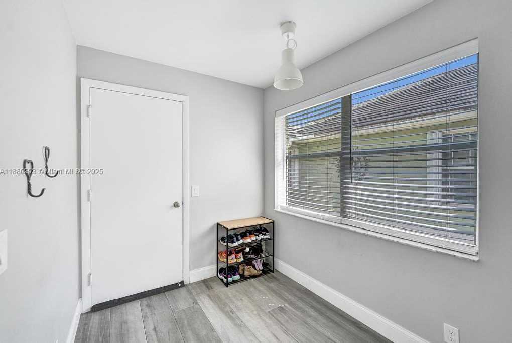 Small Image of 2655 ARBORWOOD RD, Davie Number 12
