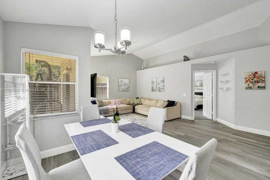 Small Image of 2655 ARBORWOOD RD, Davie Number 13