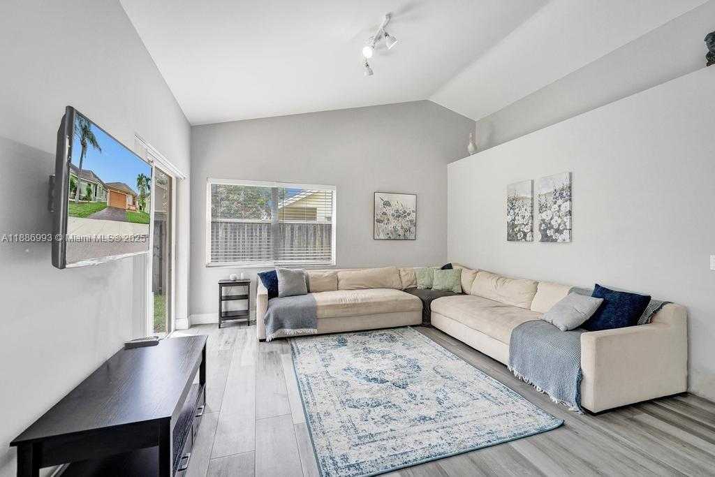 Small Image of 2655 ARBORWOOD RD, Davie Number 15