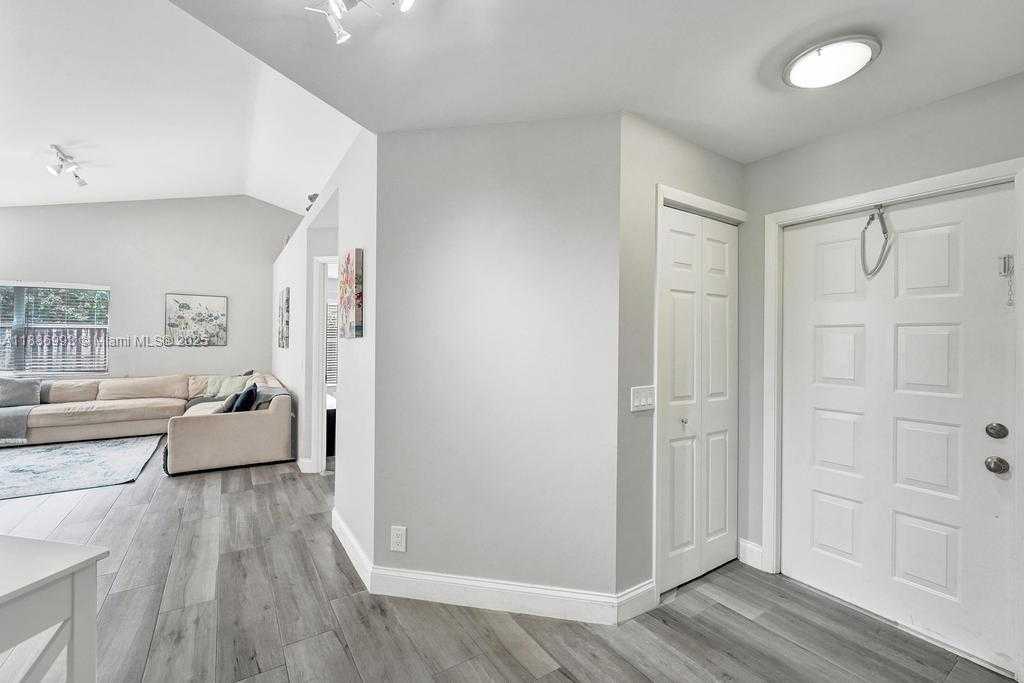 Small Image of 2655 ARBORWOOD RD, Davie Number 17