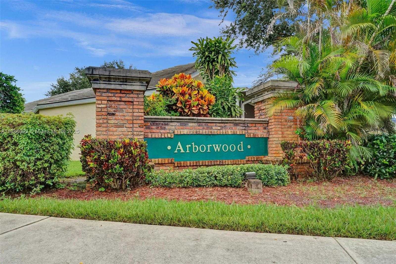 Small Image of 2655 ARBORWOOD RD, Davie Number 2