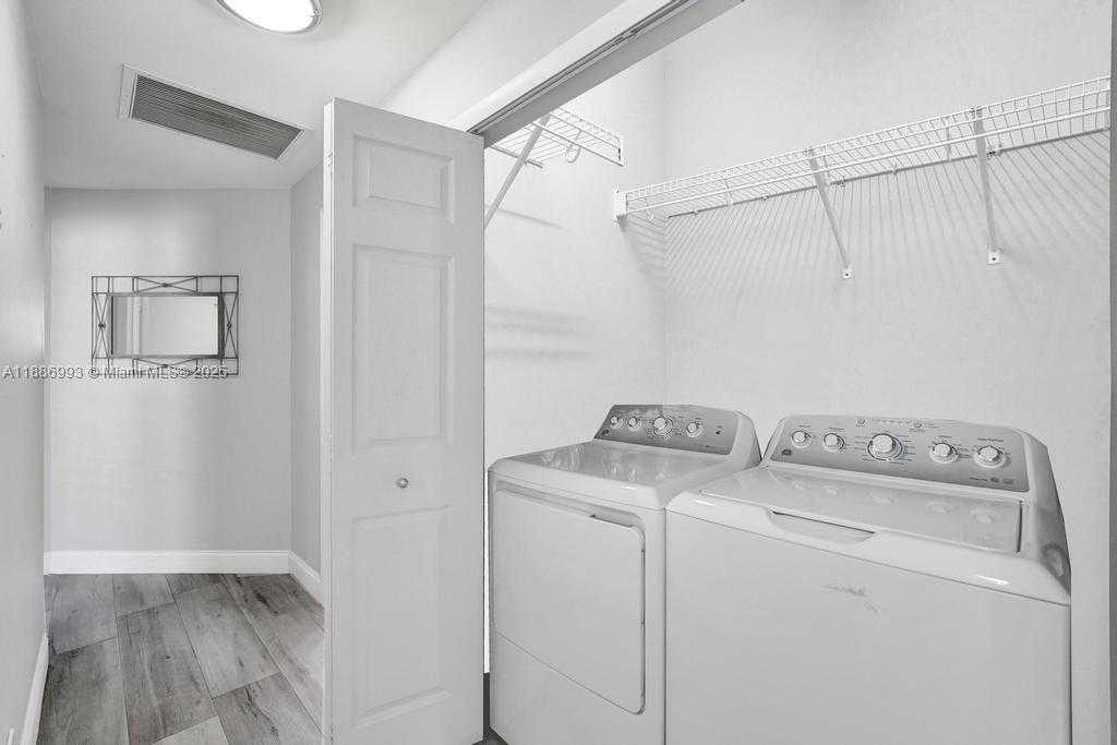 Small Image of 2655 ARBORWOOD RD, Davie Number 20